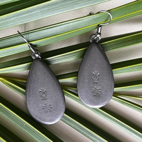 Vintage 1991 Geniuine Abalone & Mother of Pearl  Earrings with crushed Turquoise - Picture 2 of 4